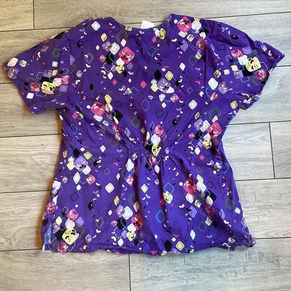 Purple print scrub top - Picture 3 of 4